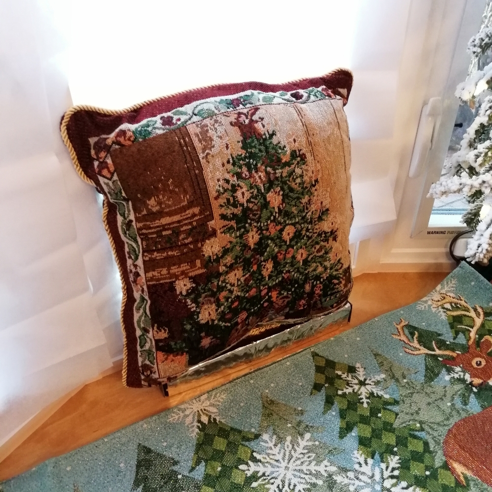 Holiday Accent Pillow, Decorated Tree